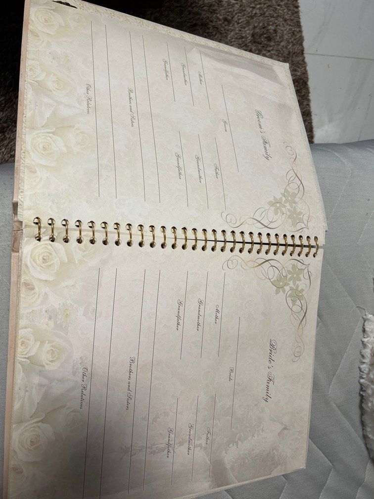 Wedding Photo Album (Category: Frames & Pictures) located in Silang. Submitted by sari2bilina (Listing ID 1244202417, Image 3). Description: .