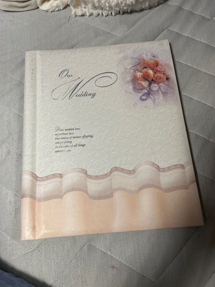 Wedding Photo Album (Category: Frames & Pictures) located in Silang. Submitted by sari2bilina (Listing ID 1244202417, Image 1). Description: .