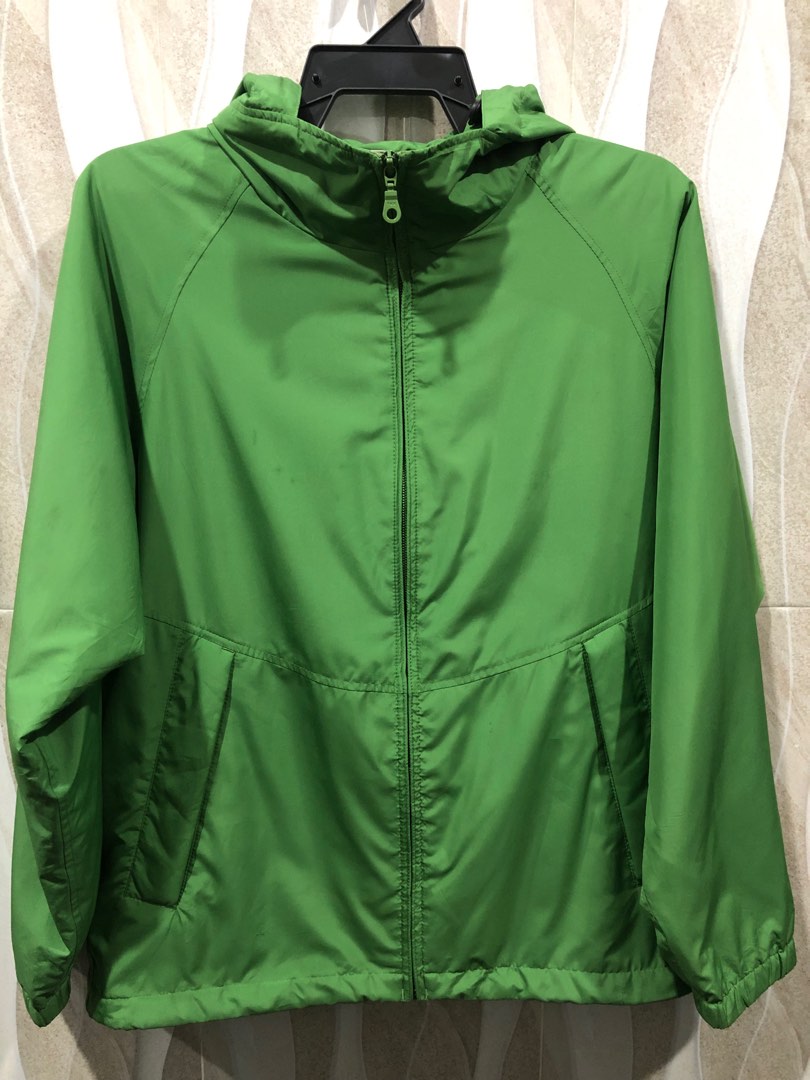 Windbreaker Uniqlo, Men's Fashion, Activewear on Carousell