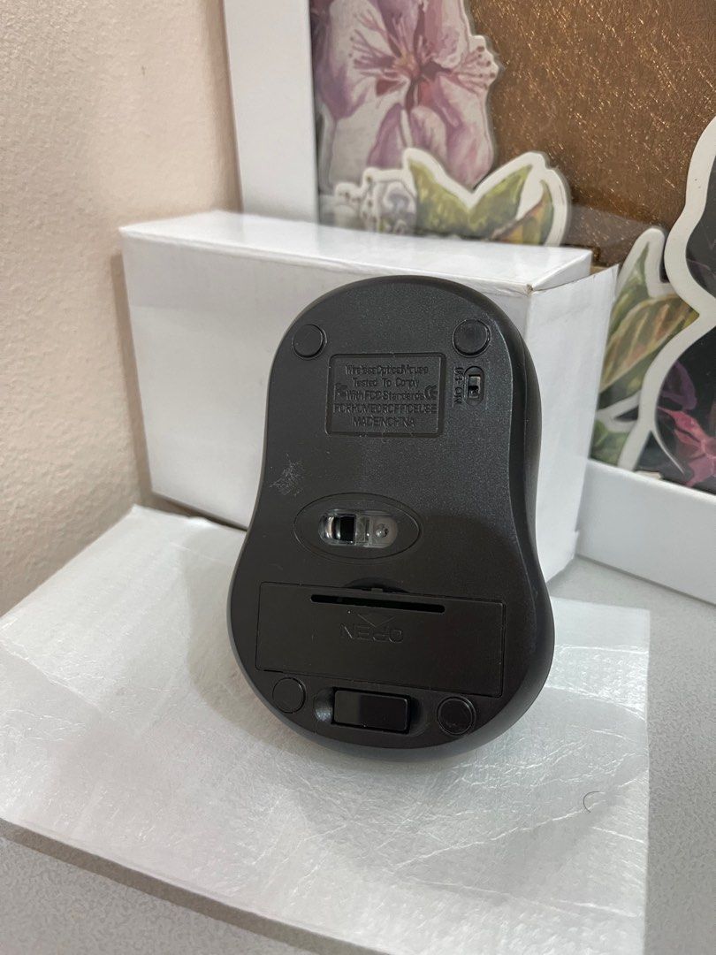Wireless mouse (Category: Mouse & Mousepads) located in Paranaque City. Submitted by hellochuu (Listing ID 1244229823, Image 2). Description: No brand mouse Brand new and working With transmission USB .