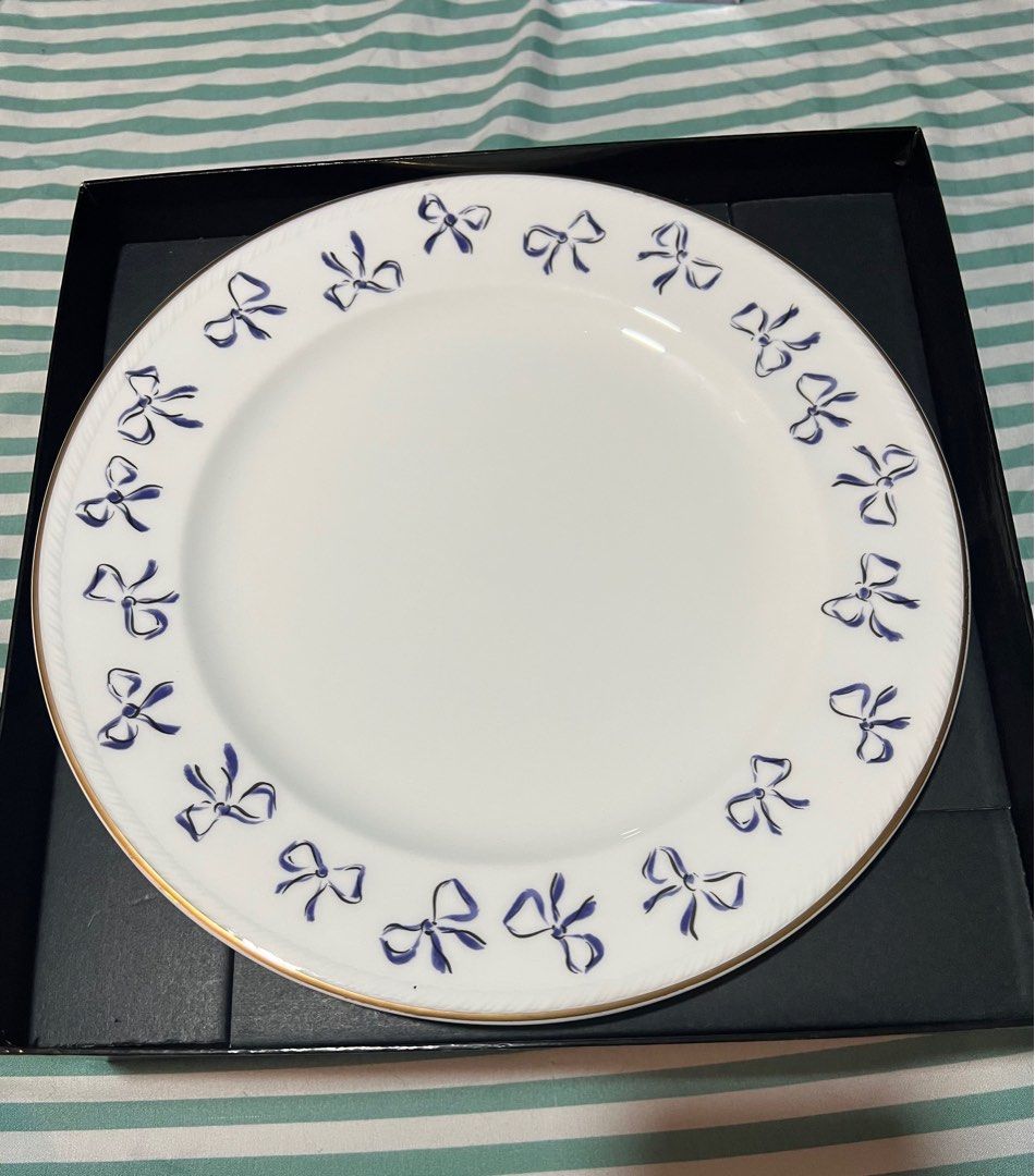 YSL Plates Collection (Category: Dinnerware & Cutlery) located in Quezon City. Submitted by dutchess88 (Listing ID 1244265771, Image 3). Description: 💯 Original YSL Blue Ribbon Plates Yamaka Japan 5 pcs Like new. No chips. No more box na. Nginatngat ng aso. .