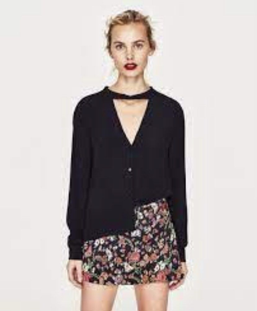 ZARA Choker Top (Category: Blouses) located in Caloocan City. Submitted by brandedbox (Listing ID 1244191073, Image 1). Description: .