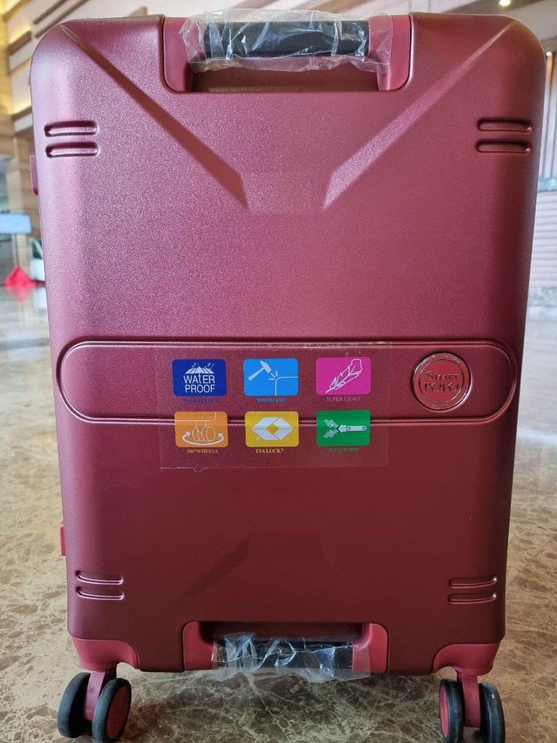 Smart Polo 24" luggage 110.00, Hobbies & Toys, Travel, Luggage on