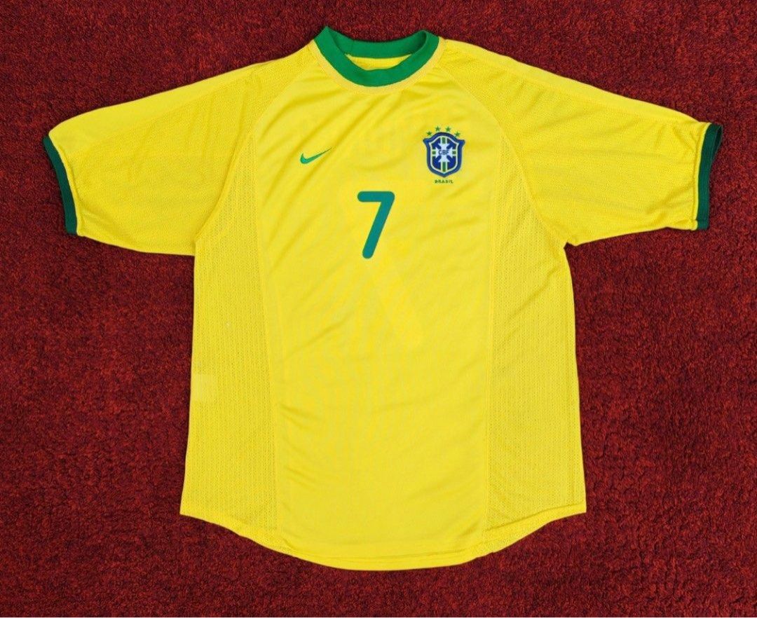 vintage Brazil 2000-02 home football shirt Nike men's Small soccer