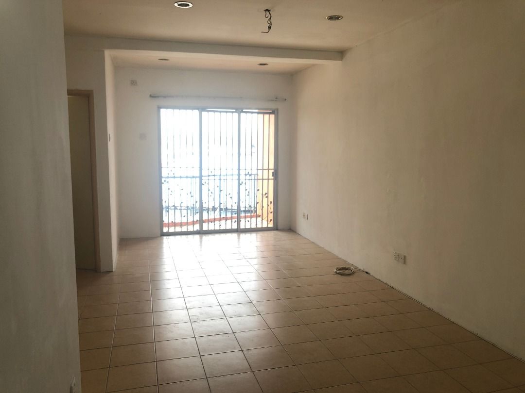Apartment Desa Ria, Level 5 top floor with lift, Balakong, Property