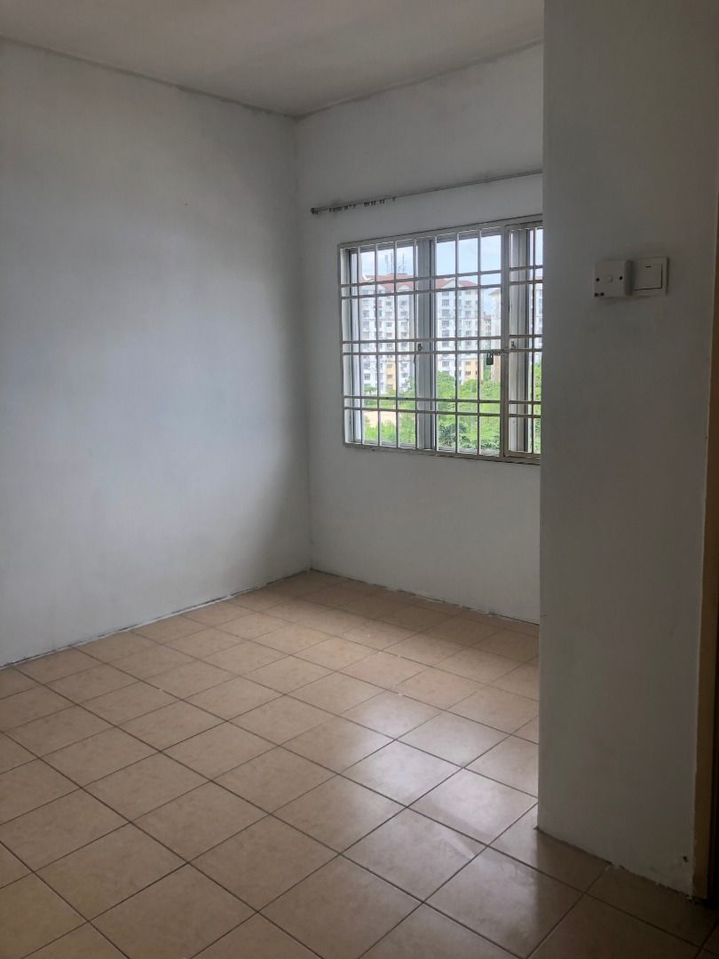 Apartment Desa Ria, Level 5 top floor with lift, Balakong, Property