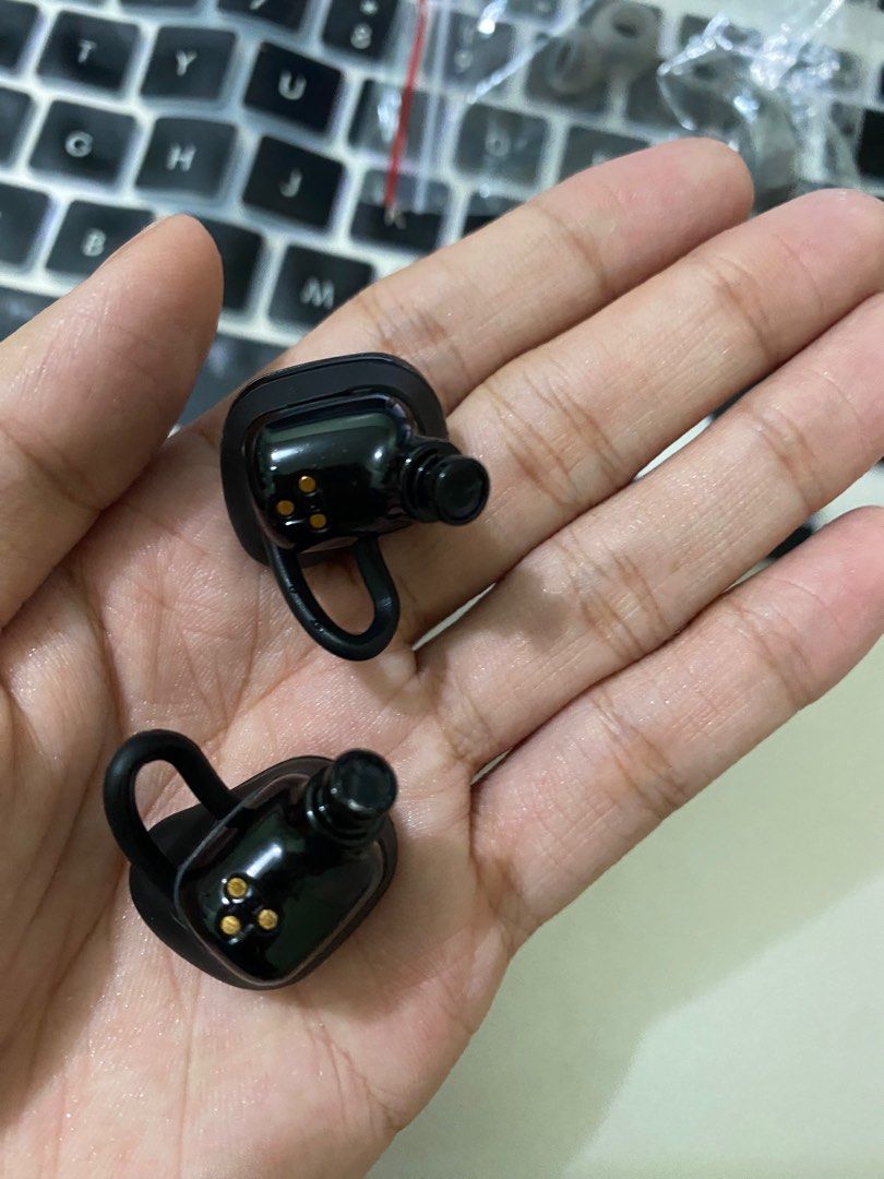 BLUETOOTH WIRELESS EARPHONE (NUARL BRAND) (Category: Earphones) located in Las Pinas. Submitted by andreimags (Listing ID 1244354429, Image 3). Description: BLUETOOTH WIRELESS EARPHONE (NUARL BRAND) - NUARL IS A JAPANESE BRAND (YOU CAN WATCH SOME YOUTUBE REVIEWS ABOUT THE BRAND) - THRICE LANG NAGAMIT COMPLETE INCLUSIONS, BOX, CHARGER, POUCH, EXTRA EARBUDS, MANUAL. GOT IT FOR 5,000 YEN = 2,500 PHP BUT SELLING IT FOR ONLY 1,300 PHP RFS: NAKATAMBAK 