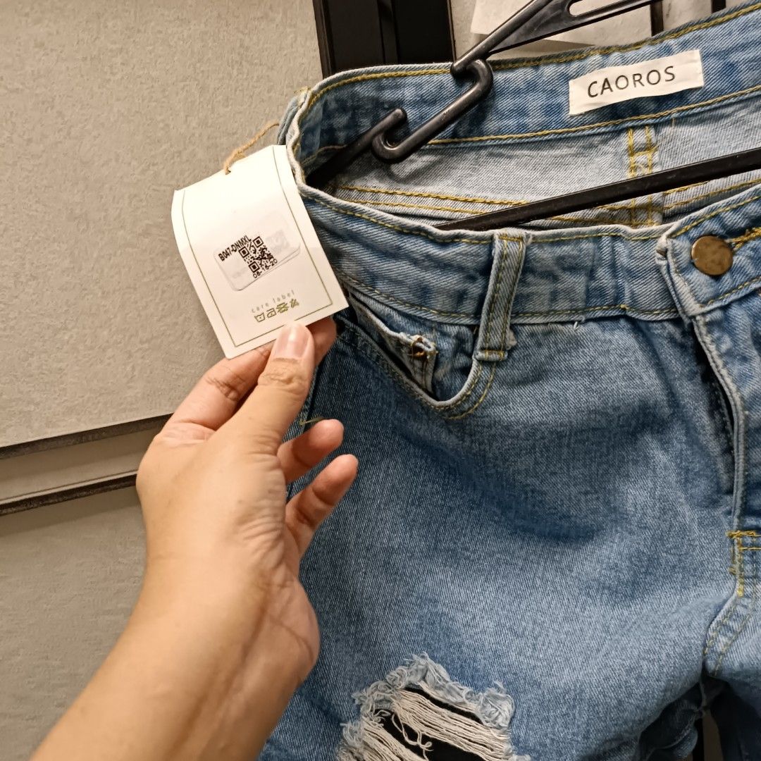 BNWT Caoros Ripped Jeans (Category: Jeans) located in Minglanilla. Submitted by labelsforlessph (Listing ID 1244451719, Image 3). Description: Brand New with Tag Fits 27-28 inches waistline.
