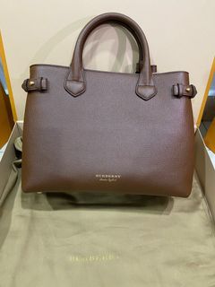 Burberry Banner Bag 8.5/10 Great Quality Amazing work back / casual