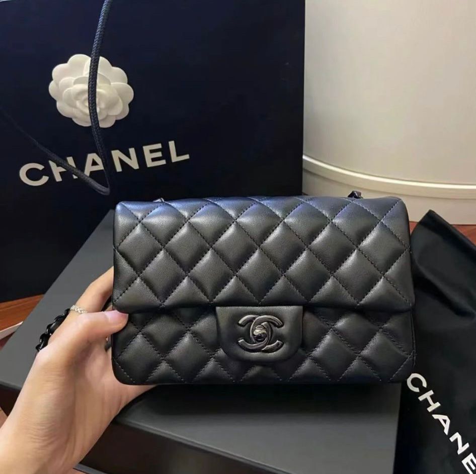 New With Tag Chanel 22 Green Shiny Calfskin Mini Bag, Receipt 23A Year 2023