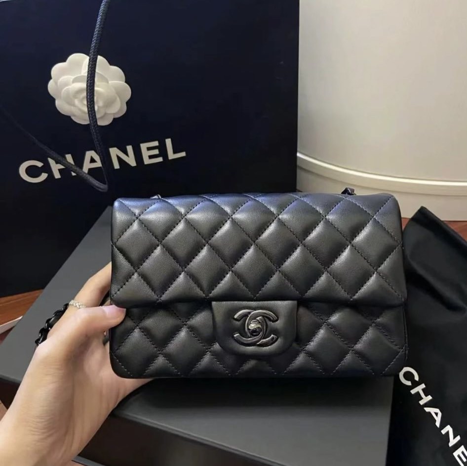 Fashion « Chanel-Vuitton », Sale n°2045, Lot n°141