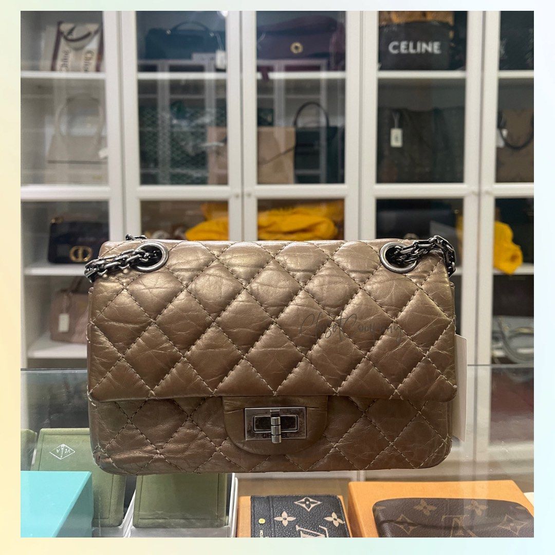 CHANEL Metallic Aged Calfskin Quilted 2.55 Reissue 226 Flap Gold 1234949
