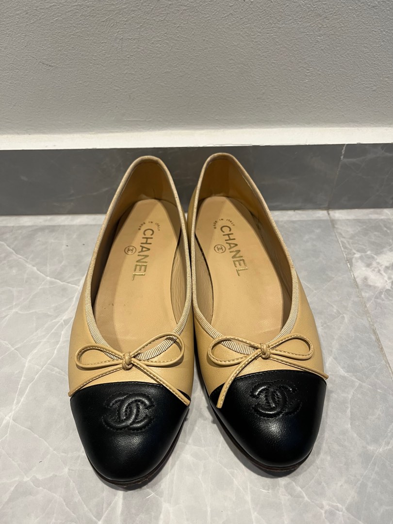 Chanel beige and black ballerinas store