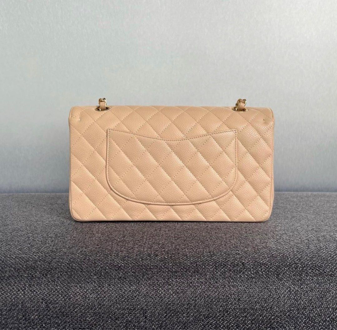 Chanel classic shop flap medium caviar