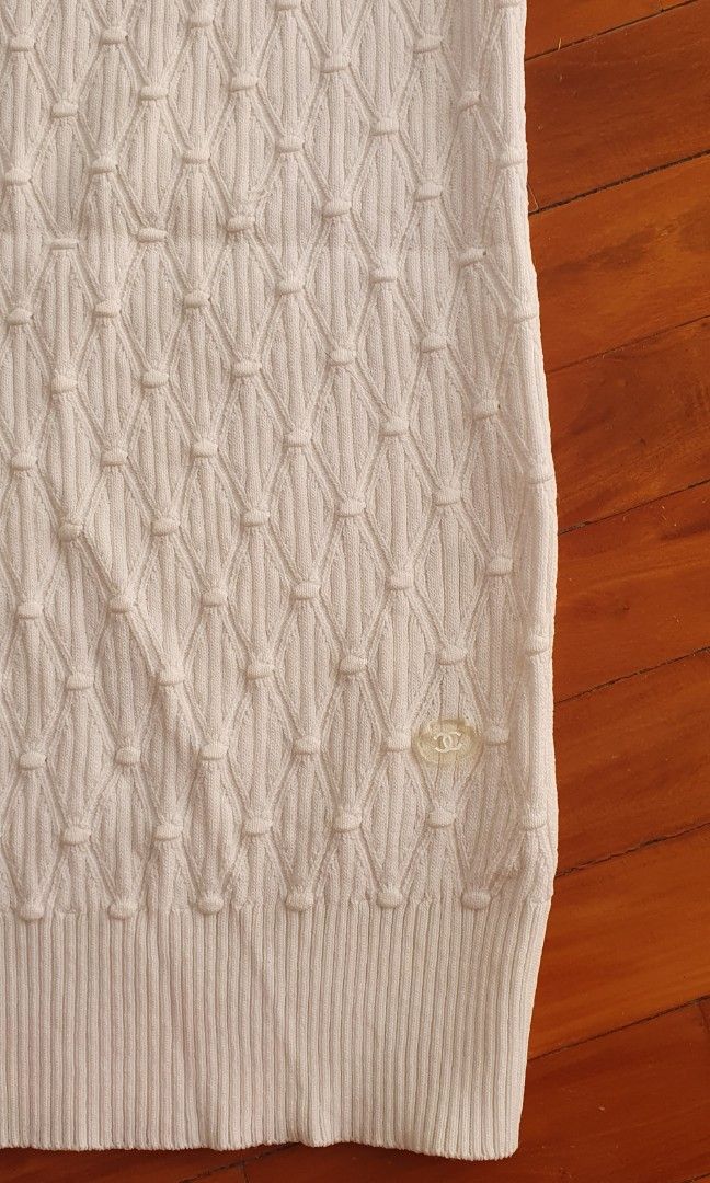Chanel knitted blouse (Category: Blouses) located in Cebu City. Submitted by beebums (Listing ID 1244288698, Image 2). Description: .