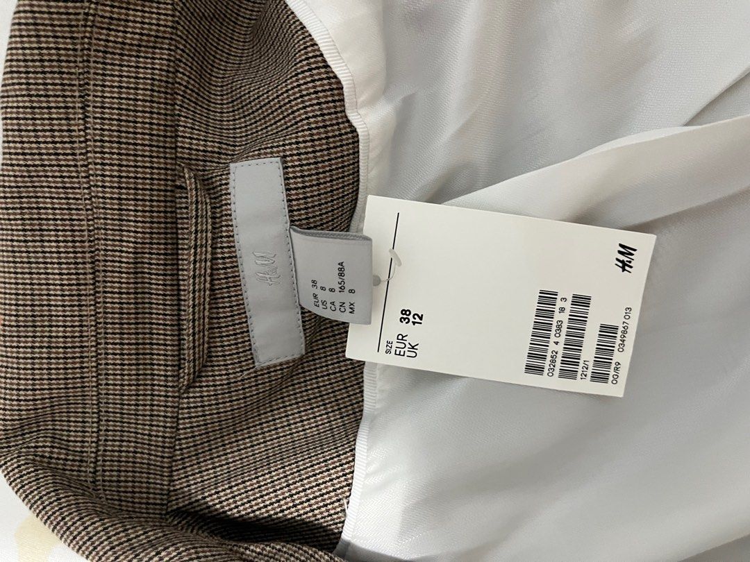 Checked Blazer (Category: Others Tops) located in Santa Ana. Submitted by sharekyle (Listing ID 1244320352, Image 2). Description: .