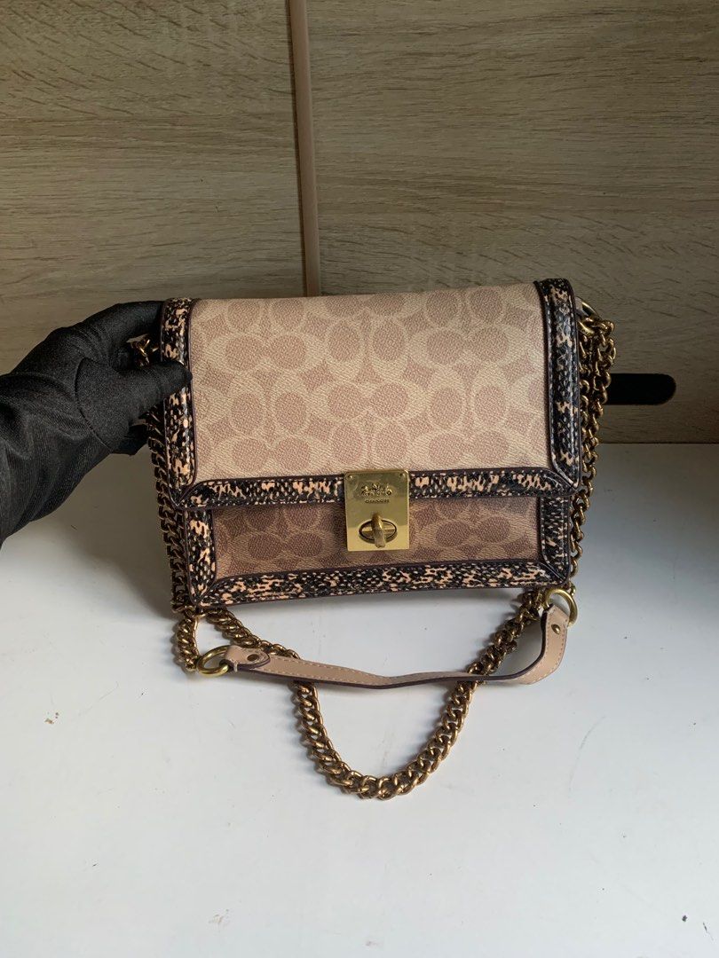 Coach hutton shoulder bag on Carousell