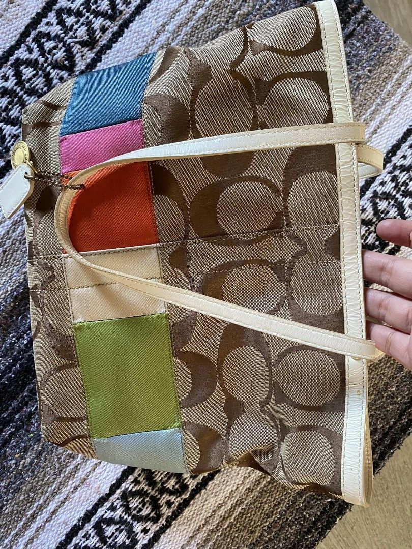 Coach Tote Bag (Category: Luxury Bags & Wallets) located in Santa Cruz, Pampanga. Submitted by mjsaliva.25 (Listing ID 1244448663, Image 2). Description: Selling my Authentic Tote Bag Coach see pictures well used include already SF.