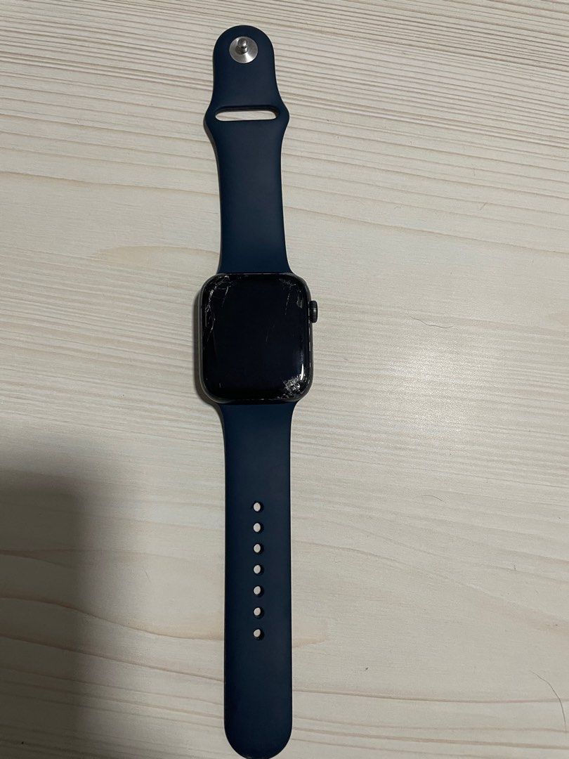 Cracked Apple watch SE (1st gen) 44mm, Mobile Phones Gadgets