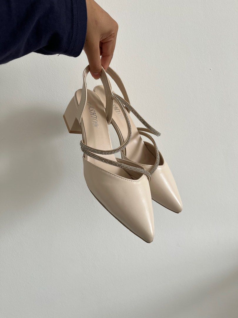 Cute nude discount shoes