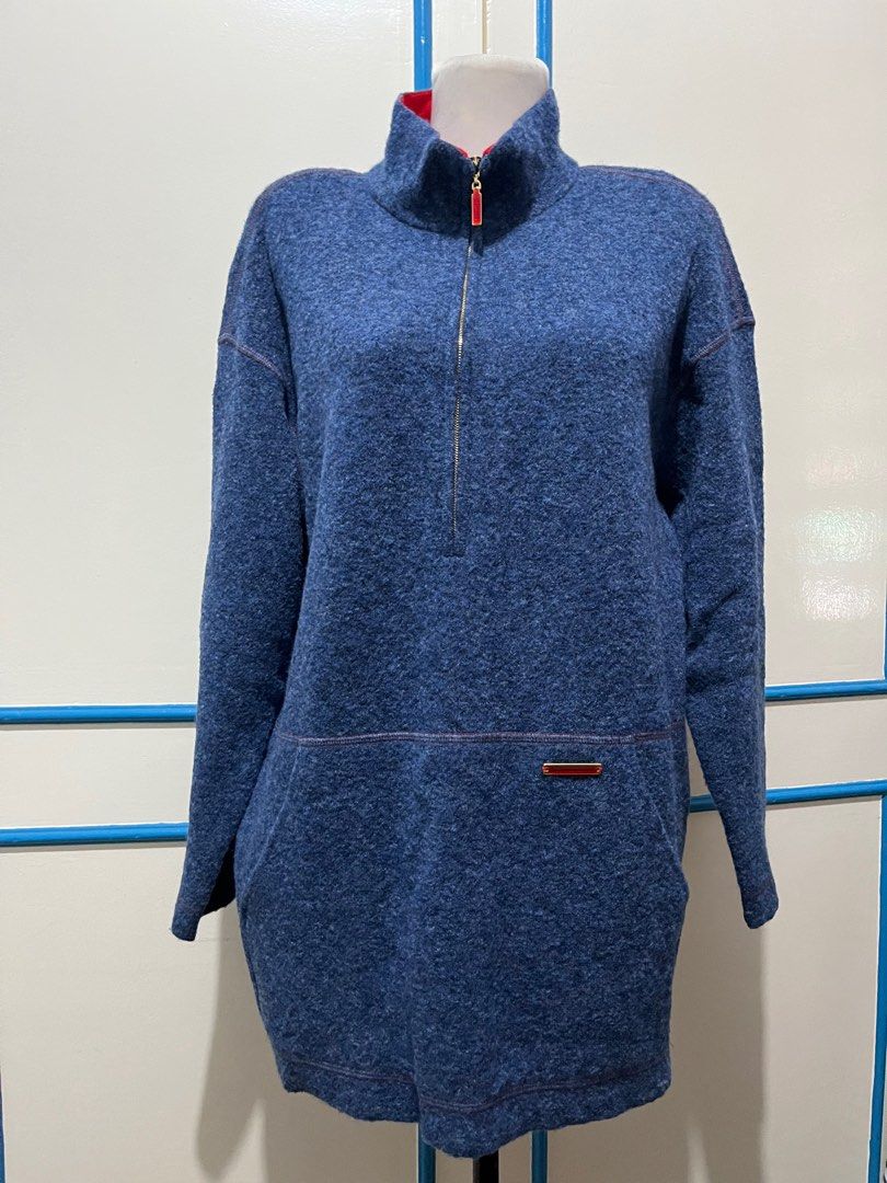 Escada Sweater (Category: Coats, Jackets and Outerwear) located in Santa Ana. Submitted by sharekyle (Listing ID 1244307586, Image 1). Description: .