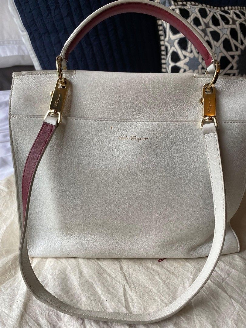 Ferragamo Jet set bag white