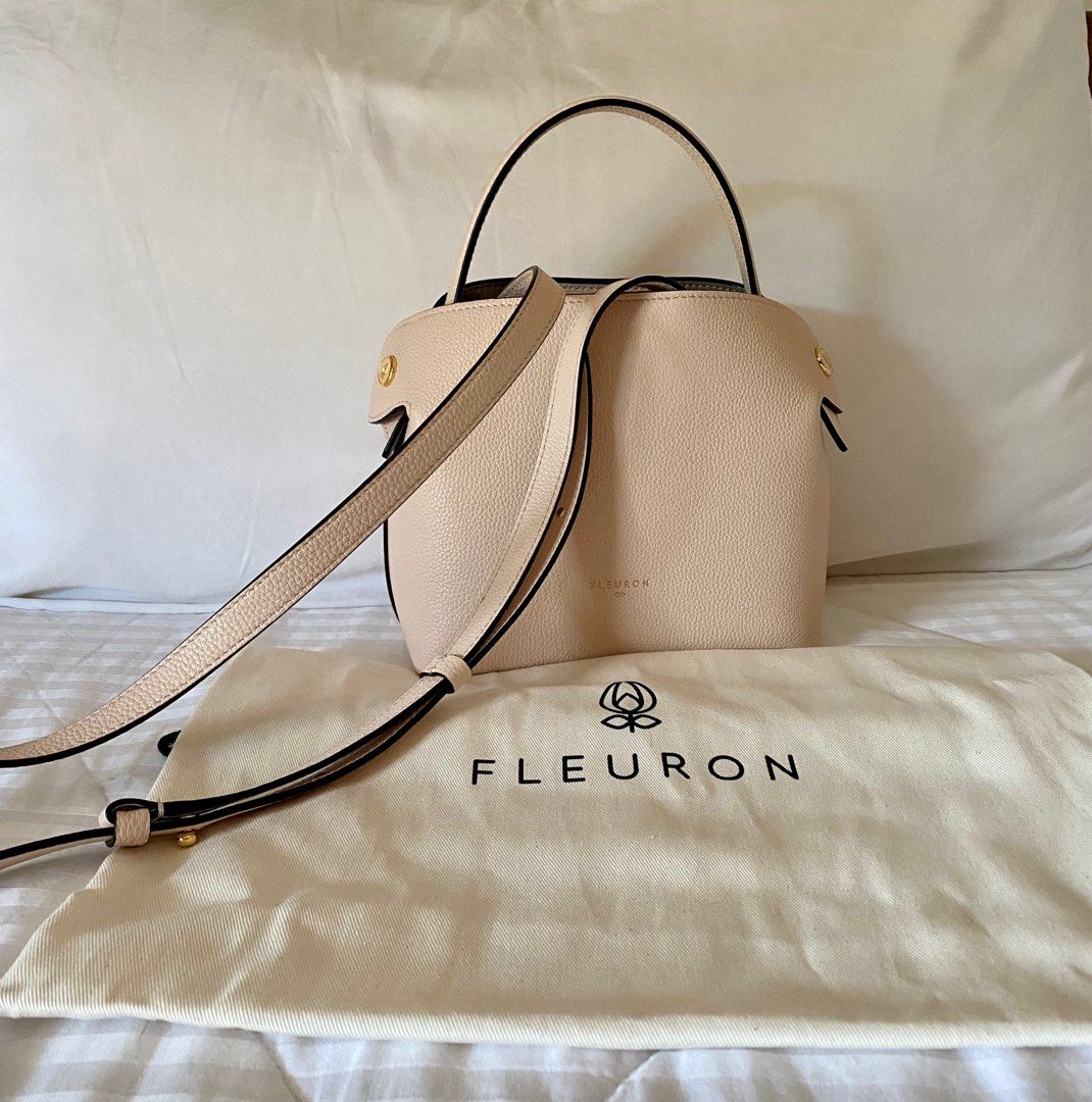 Fleuron Mini Swann Shoulder Bag (Category: Luxury Bags & Wallets) located in Paranaque City. Submitted by tetchiewr74221 (Listing ID 1244293222, Image 3). Description: Authentic or money back 💯 Fleuron Paris Mini Swann in Light Pink Comes with dustbag and cards Rank 9/10 DETAILS Dimensions 19x16x10cm Shoulder strap Removable and adjustable from 102cm to 122cm Weight: 400g The exterior : full grain grained calf leather The interior : breathable m