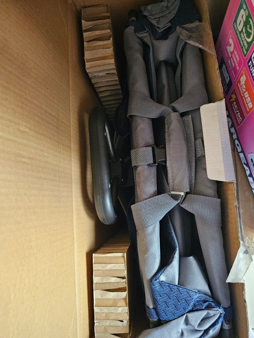 Folding wagon (Category: Strollers) located in Quezon City. Submitted by mcheryl (Listing ID 1244362936, Image 2). Description: brandnew. unused. bought during pandemic. no other photos (BRANDNEW). *seller is working mom. no more haggling please. items are legit/original. RFS: decluttering.