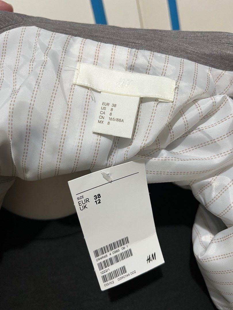 Gray Blazer (Category: Others Tops) located in Santa Ana. Submitted by sharekyle (Listing ID 1244316978, Image 3). Description: .