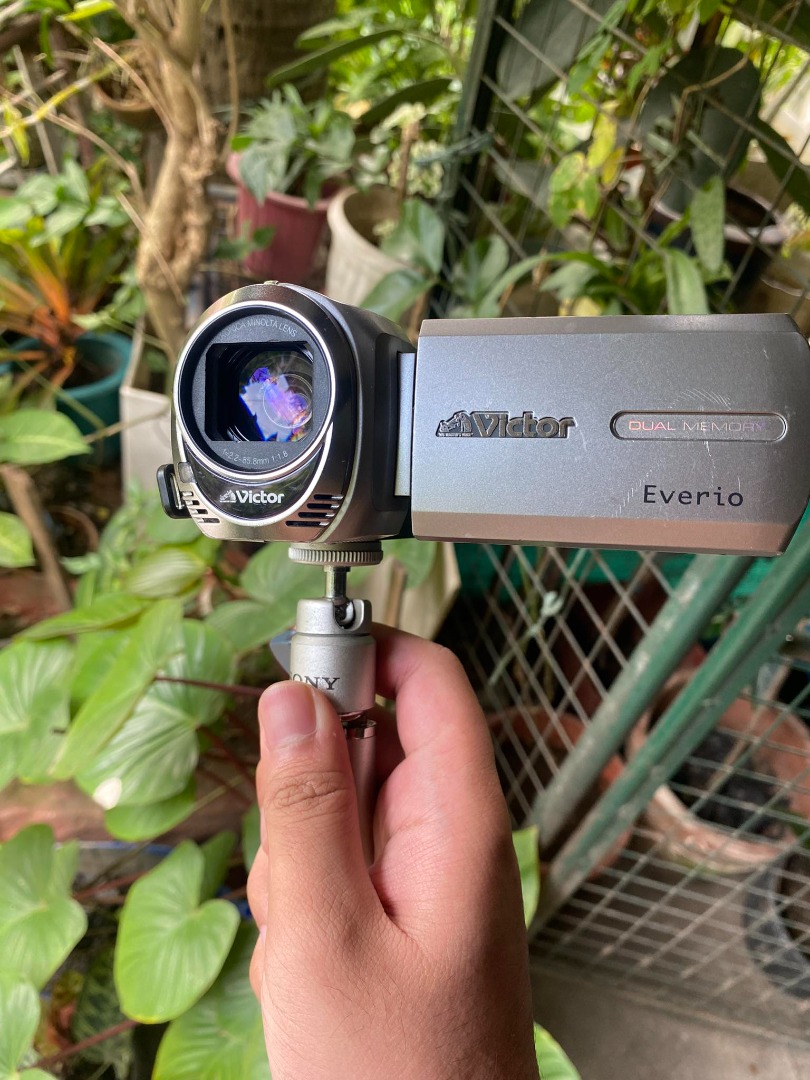 GZ-MS237-S VICTOR HANDYCAM/CAMCORDER, Photography, Cameras on Carousell