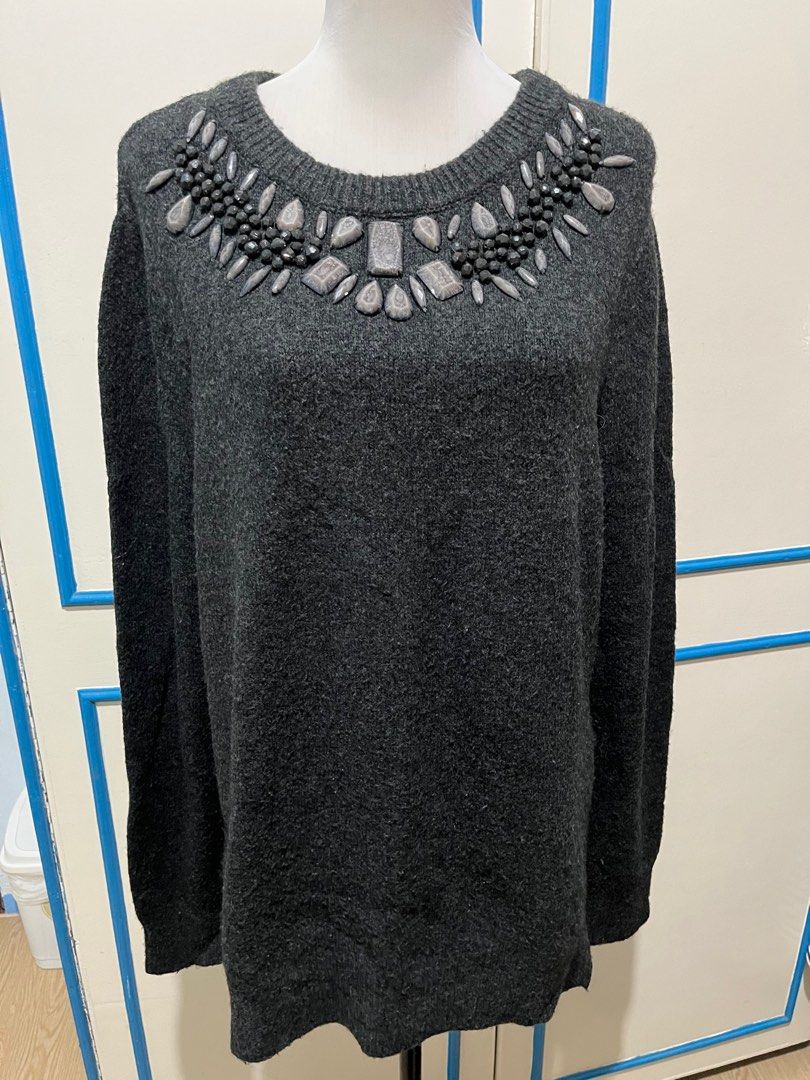 H&M Knitted Sweater (Category: Coats, Jackets and Outerwear) located in Santa Ana. Submitted by sharekyle (Listing ID 1244316505, Image 1). Description: .