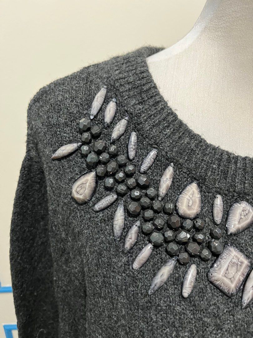 H&M Knitted Sweater (Category: Coats, Jackets and Outerwear) located in Santa Ana. Submitted by sharekyle (Listing ID 1244316505, Image 2). Description: .