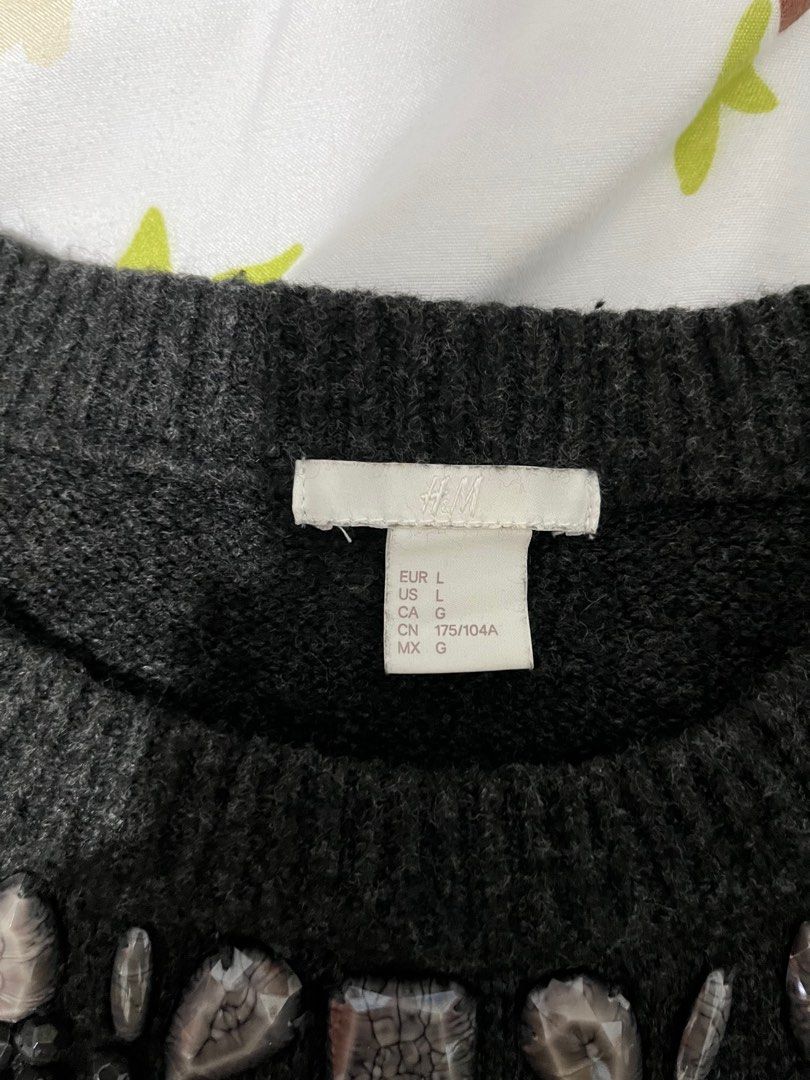 H&M Knitted Sweater (Category: Coats, Jackets and Outerwear) located in Santa Ana. Submitted by sharekyle (Listing ID 1244316505, Image 3). Description: .
