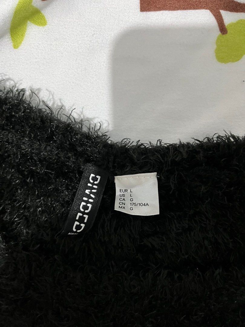 H&M Sweater (Category: Coats, Jackets and Outerwear) located in Santa Ana. Submitted by sharekyle (Listing ID 1244316085, Image 3). Description: .