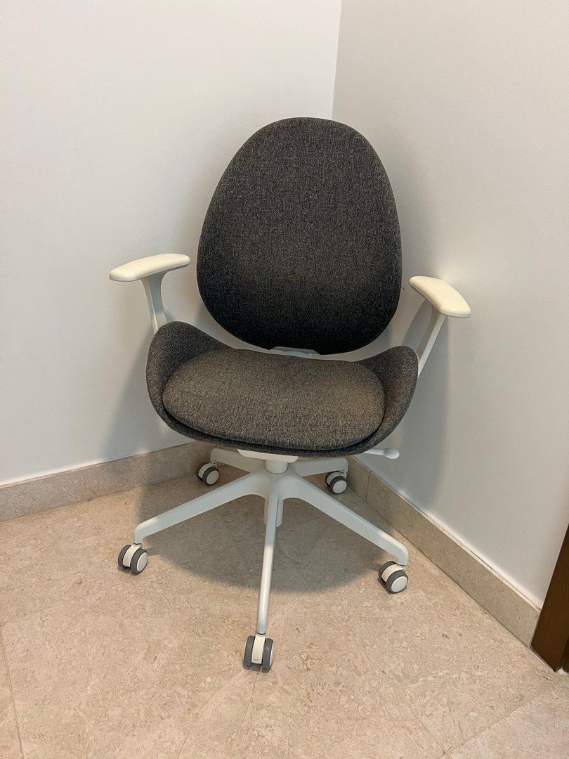 HATTEFJÄLL office chair with armrests, Gunnared medium grey/white - IKEA