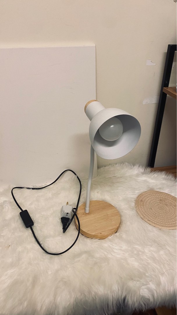 Kaison store table lamp
