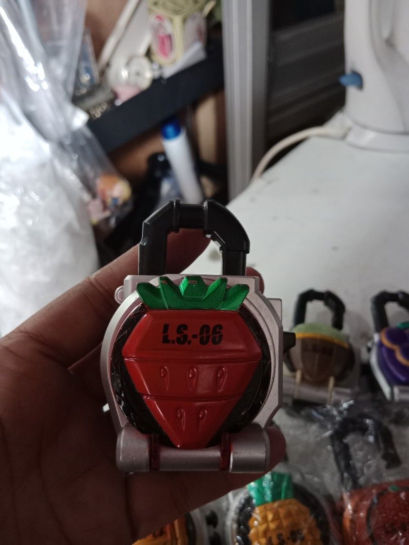 Kamen rider accessories (Category: Action & Battle Toys) located in Silang. Submitted by mel_jb88 (Listing ID 1244403641, Image 3). Description: used Good condition kamen rider for take all.