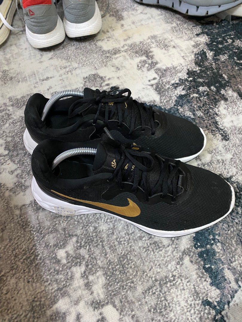 Legend react women's running shoes black / gold hotsell