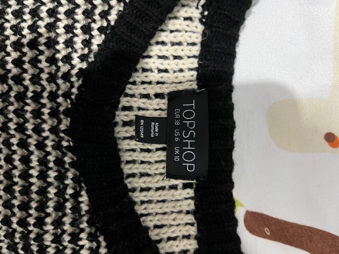 Knitted Top (Category: Coats, Jackets and Outerwear) located in Santa Ana. Submitted by sharekyle (Listing ID 1244320560, Image 3). Description: .