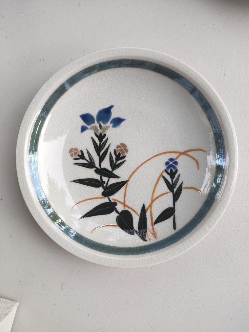 Kutani Kiln Plates Set (Category: Dinnerware & Cutlery) located in Tagum. Submitted by cs1907 (Listing ID 1244448794, Image 3). Description: -16.2cm diameter (more than 6inches) -with kutani markings -with box -set of 5.