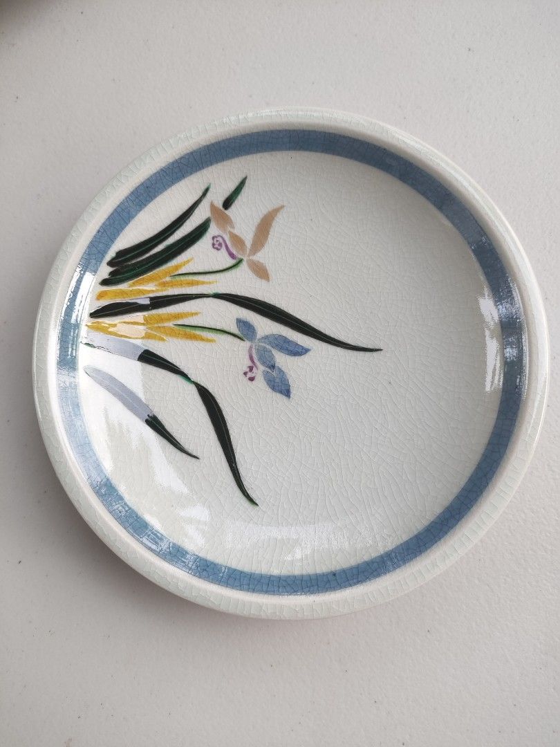 Kutani Kiln Plates Set (Category: Dinnerware & Cutlery) located in Tagum. Submitted by cs1907 (Listing ID 1244448794, Image 2). Description: -16.2cm diameter (more than 6inches) -with kutani markings -with box -set of 5.