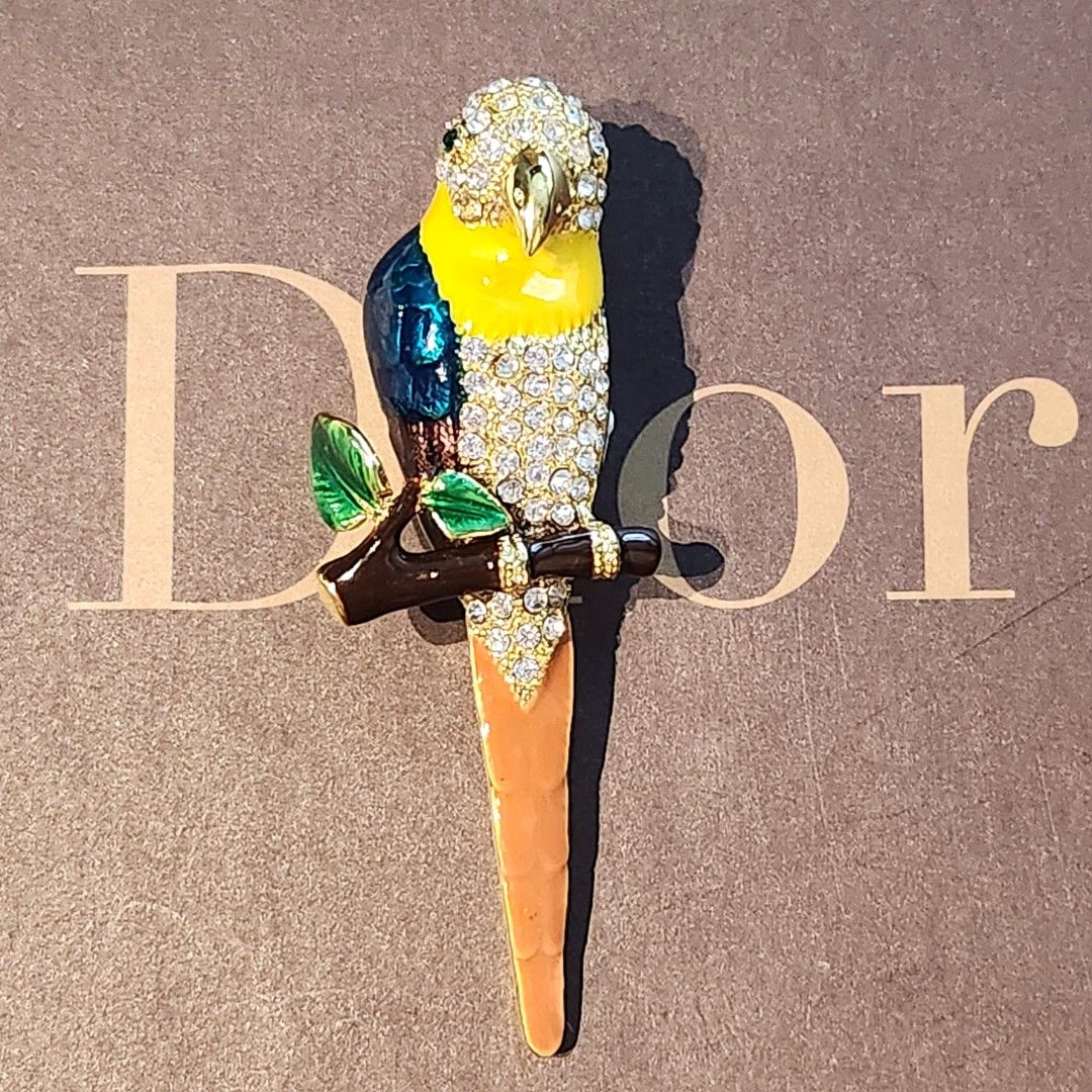 Vintage store parrot brooch