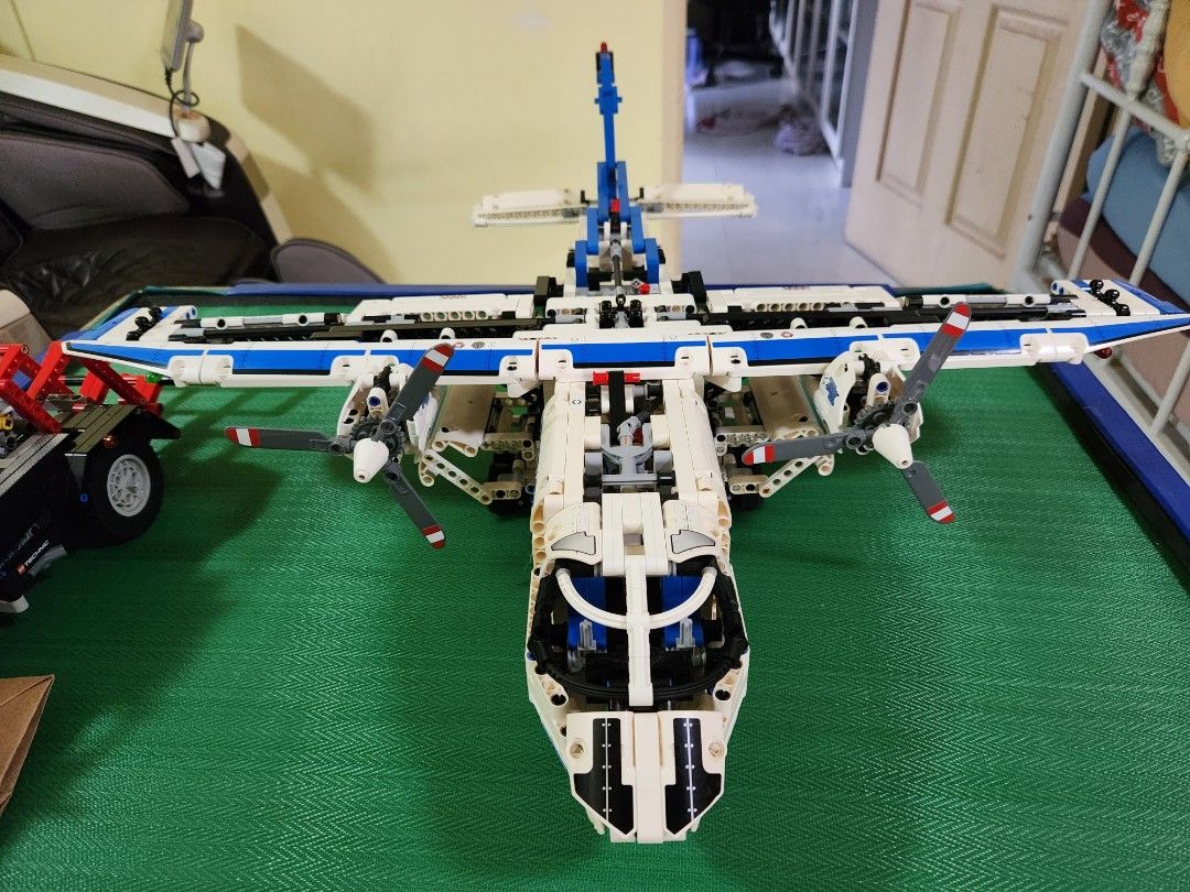 LEGO Technic 42025 Cargo plane, Hobbies & Toys, Toys & Games on Carousell