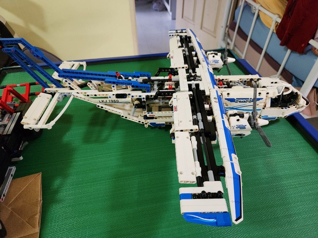 LEGO Technic 42025 Cargo plane, Hobbies  Toys, Toys  Games on Carousell