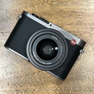 Leica Q Titanium
