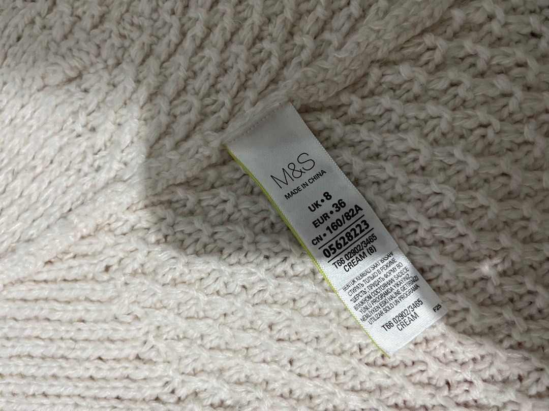 Long Knitted Cardigan (Category: Coats, Jackets and Outerwear) located in Santa Ana. Submitted by sharekyle (Listing ID 1244320812, Image 3). Description: .