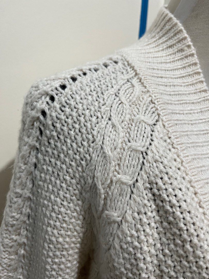 Long Knitted Cardigan (Category: Coats, Jackets and Outerwear) located in Santa Ana. Submitted by sharekyle (Listing ID 1244320812, Image 2). Description: .