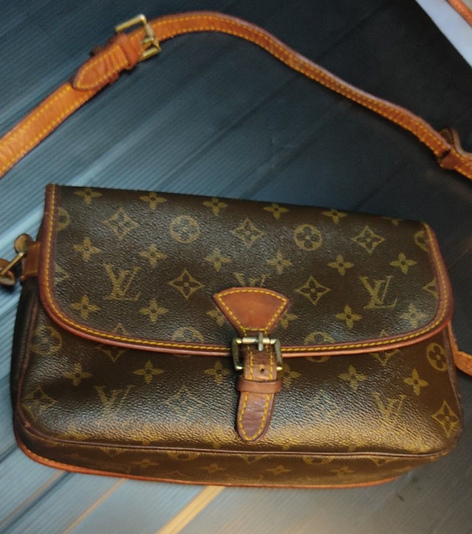 LOUIS VUITTON M42250 SOLOGNE MONOGRAM SHOULDER BAG, Luxury, Bags & Wallets  on Carousell