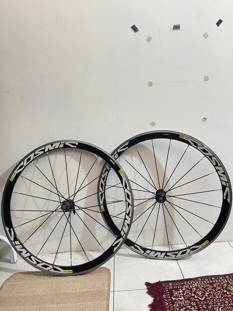 Mavic Cosmic 40mm 700c roadbike wheelset