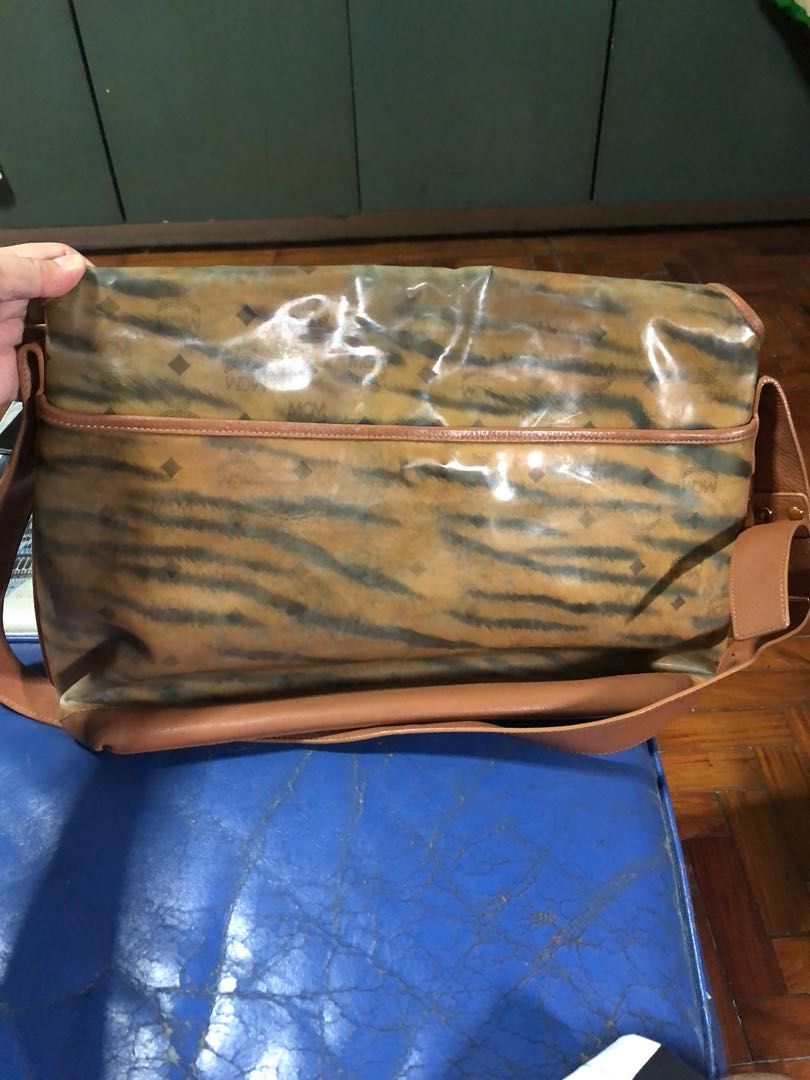 MCM Messenger Men’s Bag (Category: Luxury Bags & Wallets) located in Quezon City. Submitted by karma_para_sa_bogus (Listing ID 1244389167, Image 2). Description: authentic MCM x Phenomenon men’s messenger bag. limited edition. preowned. large-xl bag. ideal for office or work bag. .